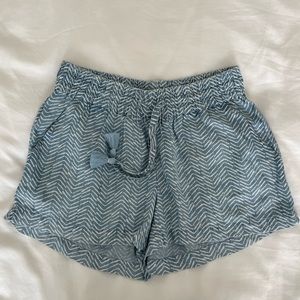 Vineyard Vines Pull-On Shorts Womens XS White Blue  Summer Beach Wear
